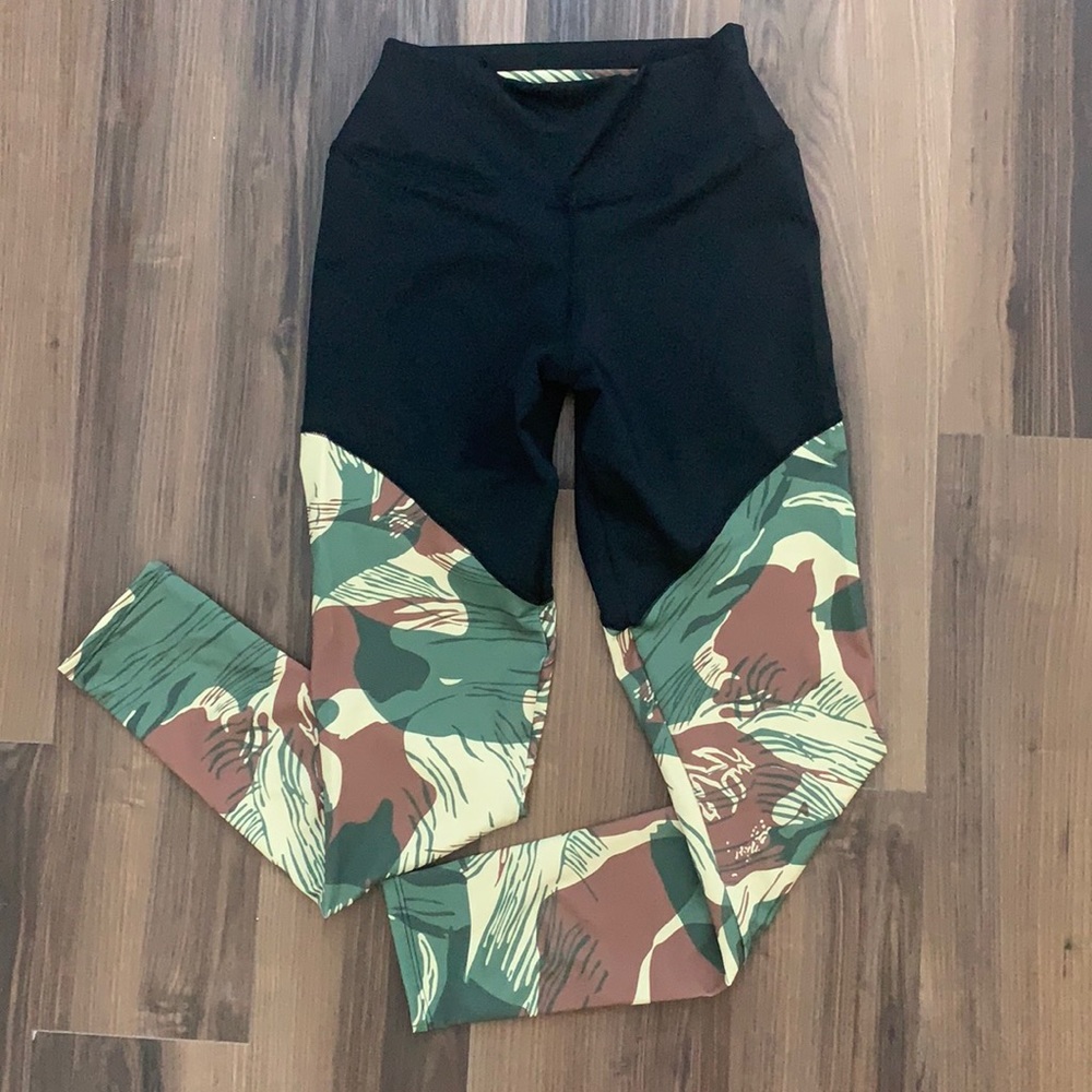 COPY - Matte 7/8 Carrywear Legging; Size M